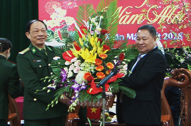 Sở An Ninh tỉnh Khăm Muộn chúc Tết Bộ chỉ huy BĐBP tỉnh Quảng Bình