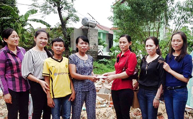 Phụ nữ Đồng Hới "Dân vận khéo"