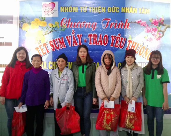 Trao quà Tết cho người có hoàn cảnh khó khăn