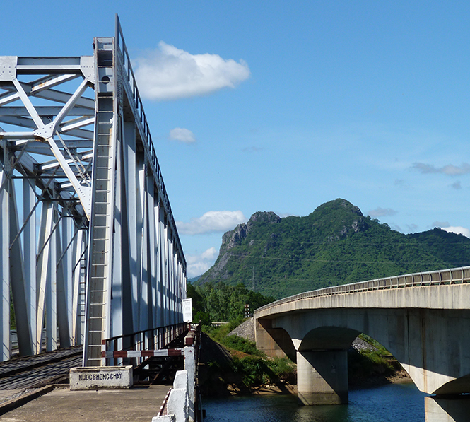 "Cho biển rừng liền nhau..."