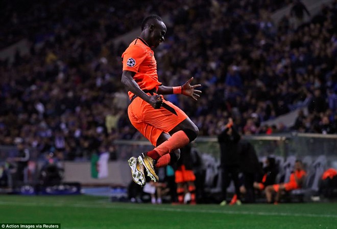 Liverpool giành chiến thắng hủy diệt ngay trên sân của Porto