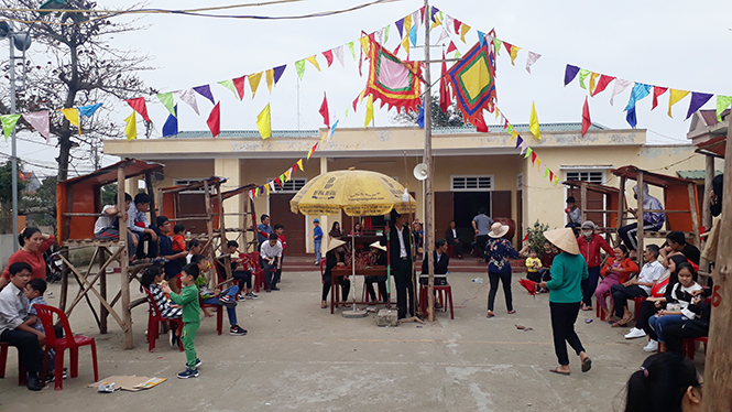 Ấm tình hội chơi bài chòi