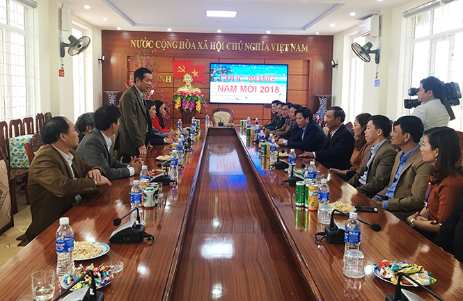 Đồng chí Phó Bí thư Thường trực Tỉnh ủy kiểm tra tình hình đời sống, sản xuất tại TP. Đồng Hới