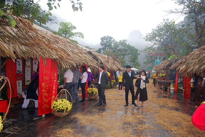 Trở về chợ quê sông Son