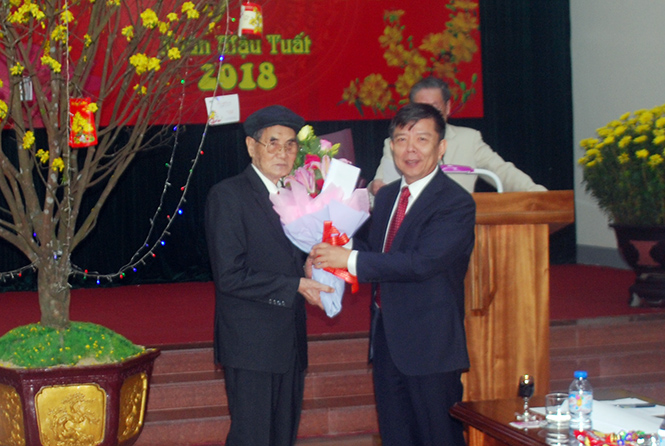 Hội tình nghĩa hưu trí UBND tỉnh gặp mặt đầu xuân Mậu Tuất 2018