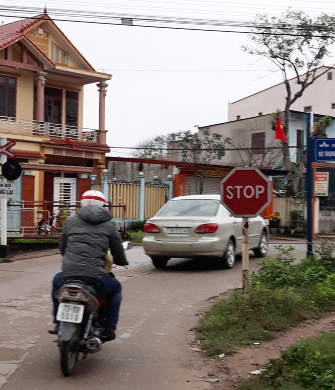 Di dời ngay biển báo giao thông gây nguy hiểm