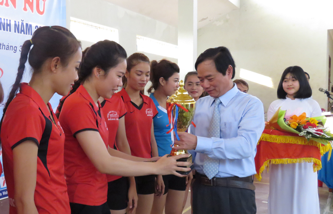 Trao giải Bóng chuyền nữ ngành Giáo dục - Đào tạo