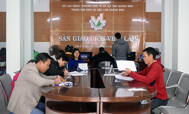 Nhộn nhịp phiên giao dịch việc làm đầu Xuân 2018