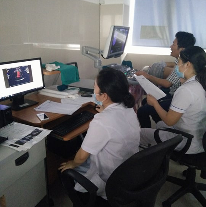 Trên 200 người dân sẽ được tầm soát bệnh tim bẩm sinh bằng hệ thống siêu âm tim cao cấp Acuson SC2000.