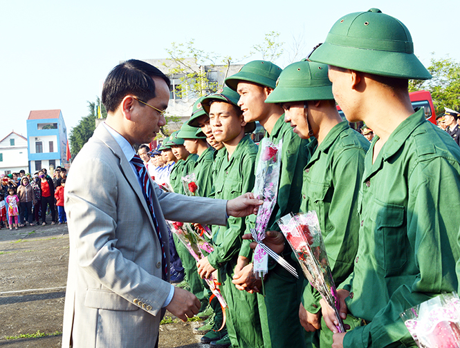 Phát triển kinh tế-xã hội gắn với tăng cường tiềm lực quốc phòng-an ninh