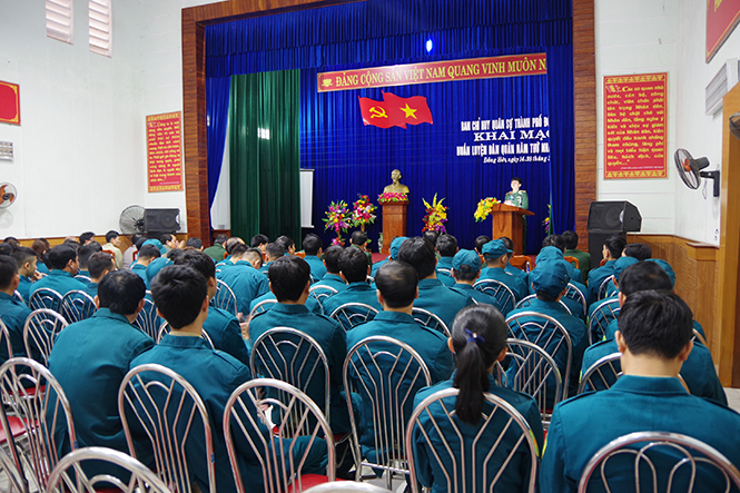 Chiến sỹ dân quân năm thứ nhất thi đua huấn luyện