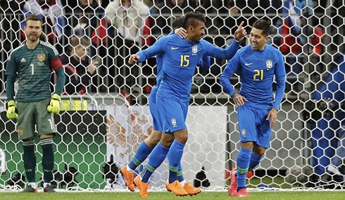 Vắng Neymar, Brazil vẫn đè bẹp chủ nhà World Cup 2018