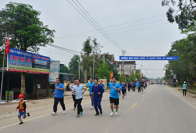 Tuyên Hóa hưởng ứng ngày chạy Olympic vì sức khỏe toàn dân