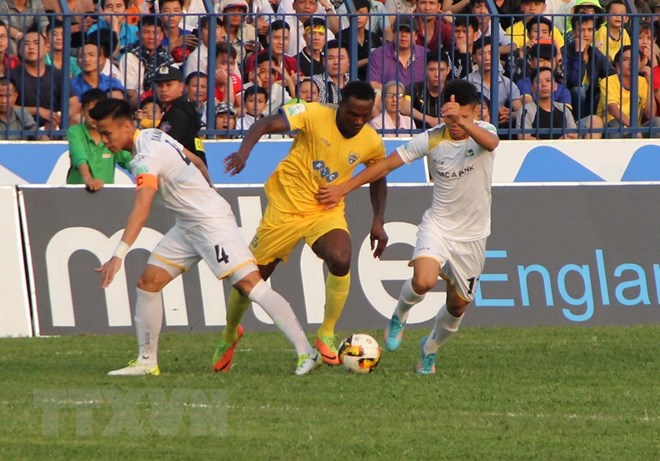 V-League: FLC Thanh Hóa nhọc nhằn vượt qua Sông Lam Nghệ An