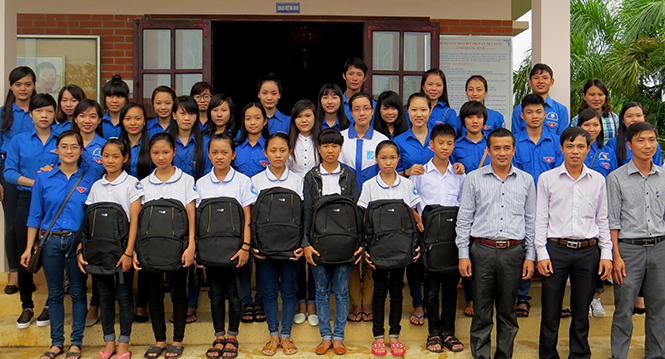 Trường đại học Quảng Bình: Quan tâm phát triển đảng viên trẻ là sinh viên