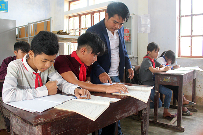 Vượt khó... trồng người