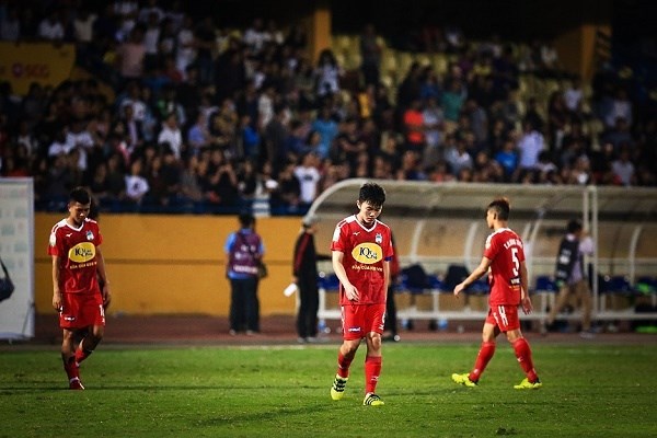 Hoàng Anh Gia Lai thua tan nát, Hà Nội FC chiếm ngôi đầu bản