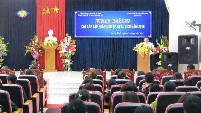 Khai giảng các lớp nghiệp vụ du lịch khách sạn