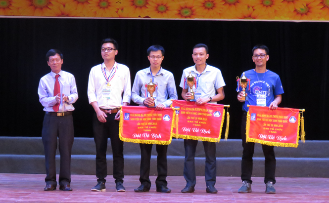 Trao giải kỳ thi Olympic Toán học sinh viên và học sinh toàn quốc lần thứ 26