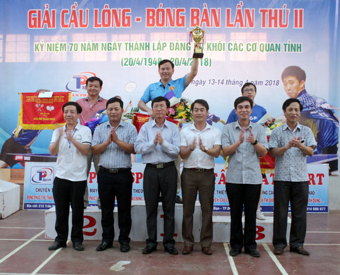 382 vận động viên tham gia giải cầu lông, bóng bàn Khối các cơ quan tỉnh