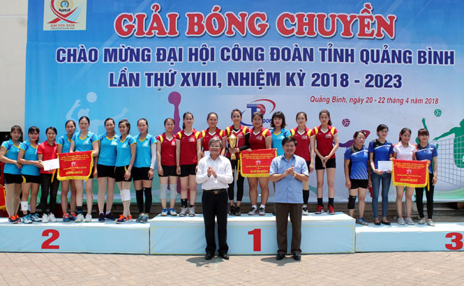Bế mạc giải bóng chuyền công nhân viên chức lao động