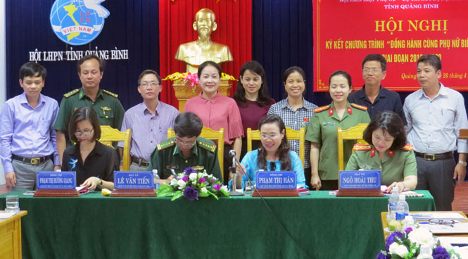 Ký kết chương trình "Đồng hành cùng phụ nữ biên cương" giai đoạn 2018-2020