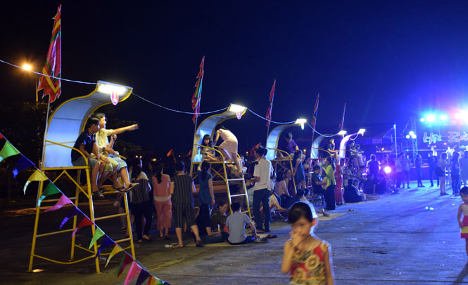 Hội Bài chòi thu hút đông đảo người chơi