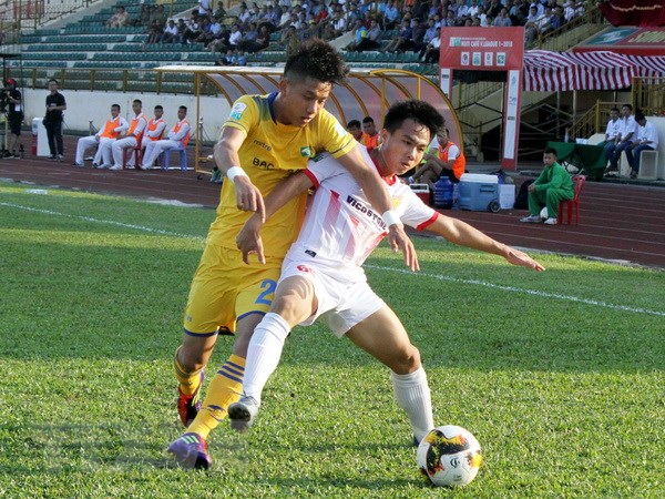 Tổng hợp vòng 7 V-League 2018: Trọng tài gây tranh cãi
