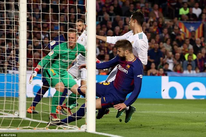 Cristiano Ronaldo và Lionel Messi cùng đi vào lịch sử El Clasico