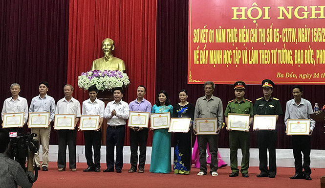 Thủ lĩnh tình nguyện "Ngọn lửa hồng"