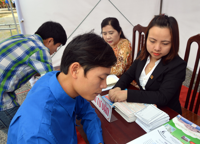 "Niềm vui ngắn chẳng tày gang"!