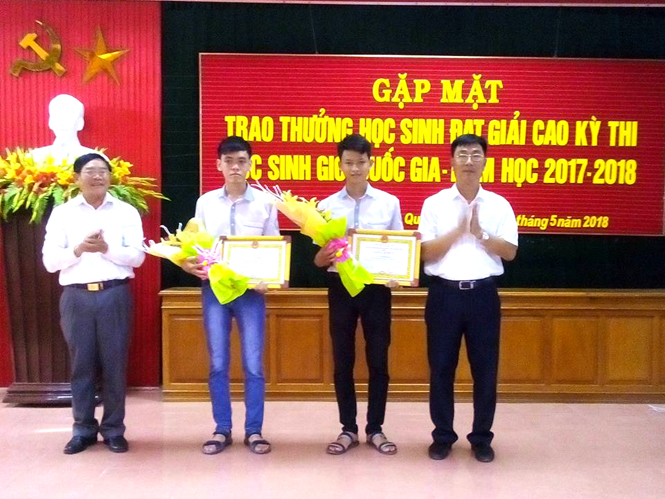 Huyện Quảng Ninh tổ chức trao thưởng học sinh đạt giải quốc gia