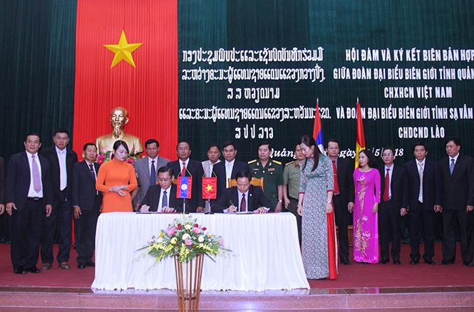 Ký kết biên bản hợp tác biên giới giữa hai tỉnh Quảng Bình-Savannakhet