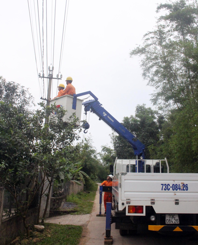 Điện lực Lệ Thủy:  Triển khai đồng bộ các giải pháp giảm tổn thất điện năng