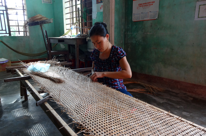 Đau đáu nỗi lo nhân lực làng nghề-Bài 2: Để "giữ chân" lao động cho làng nghề