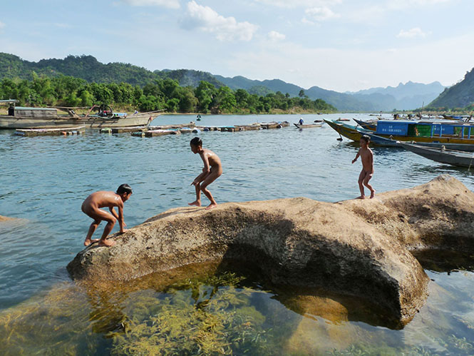 Tìm về ấu thơ
