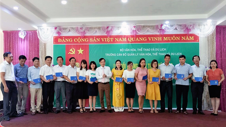 Bồi dưỡng kiến thức, kỹ năng văn hoá công sở, đạo đức công vụ, đạo đức nghề nghiệp năm 2018
