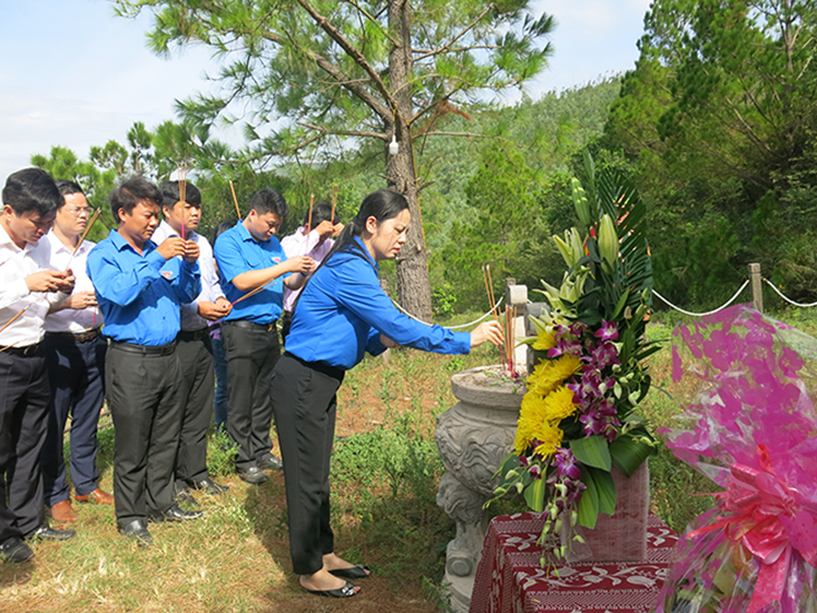 Hành trình đến các địa chỉ đỏ