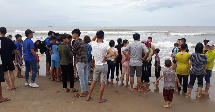 Tìm kiếm thanh niên mất tích khi tắm biển