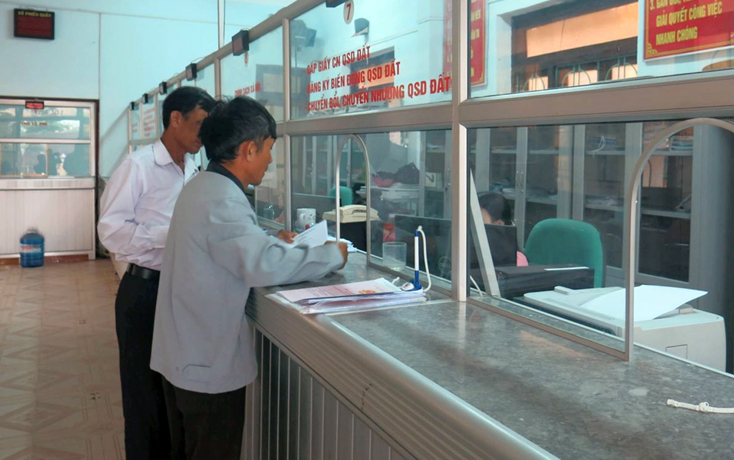 Lệ Thủy: Xây dựng nền hành chính phục vụ nhân dân