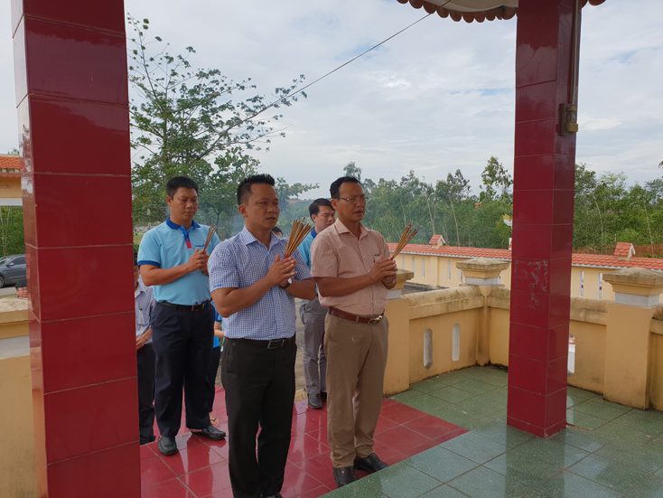 Vietinbank Quảng Bình dâng hương tri ân các anh hùng, liệt sỹ