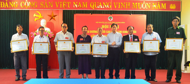 Biểu dương người cao tuổi làm kinh tế giỏi