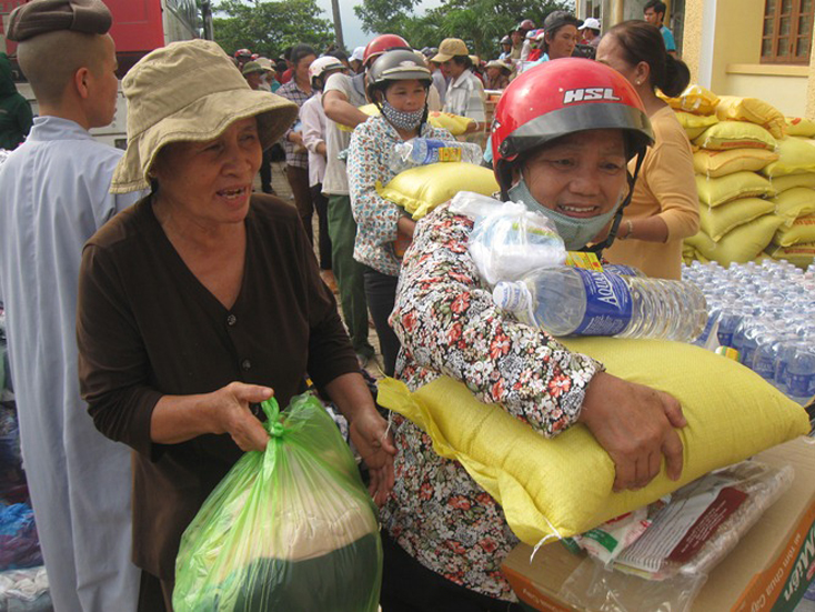 Chung tay vì người nghèo