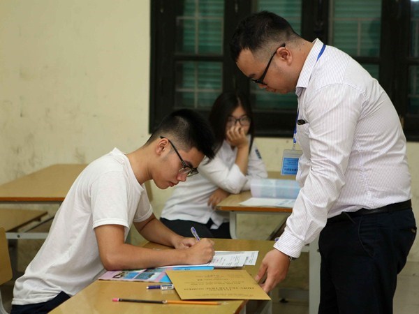 Ra quyết định khởi tố vụ điểm thi cao bất thường tại Hoà Bình