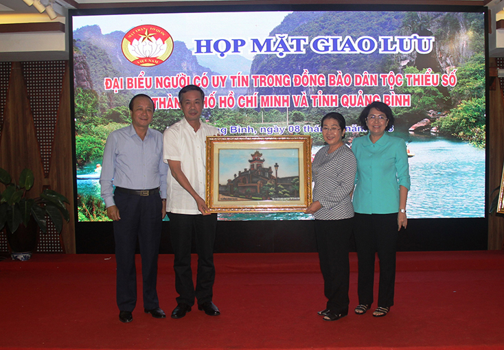 Giao lưu đoàn đại biểu người có uy tín trong ĐBDTTS tỉnh Quảng Bình và TP. Hồ Chí Minh