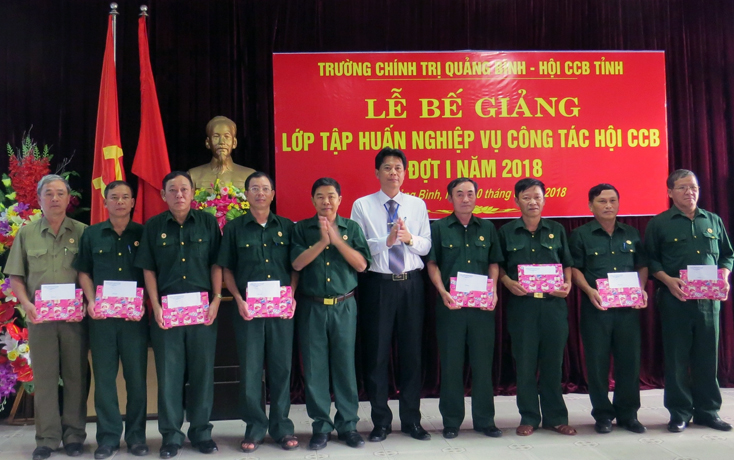 Bế giảng lớp tập huấn nghiệp vụ công tác Hội CCB năm 2018