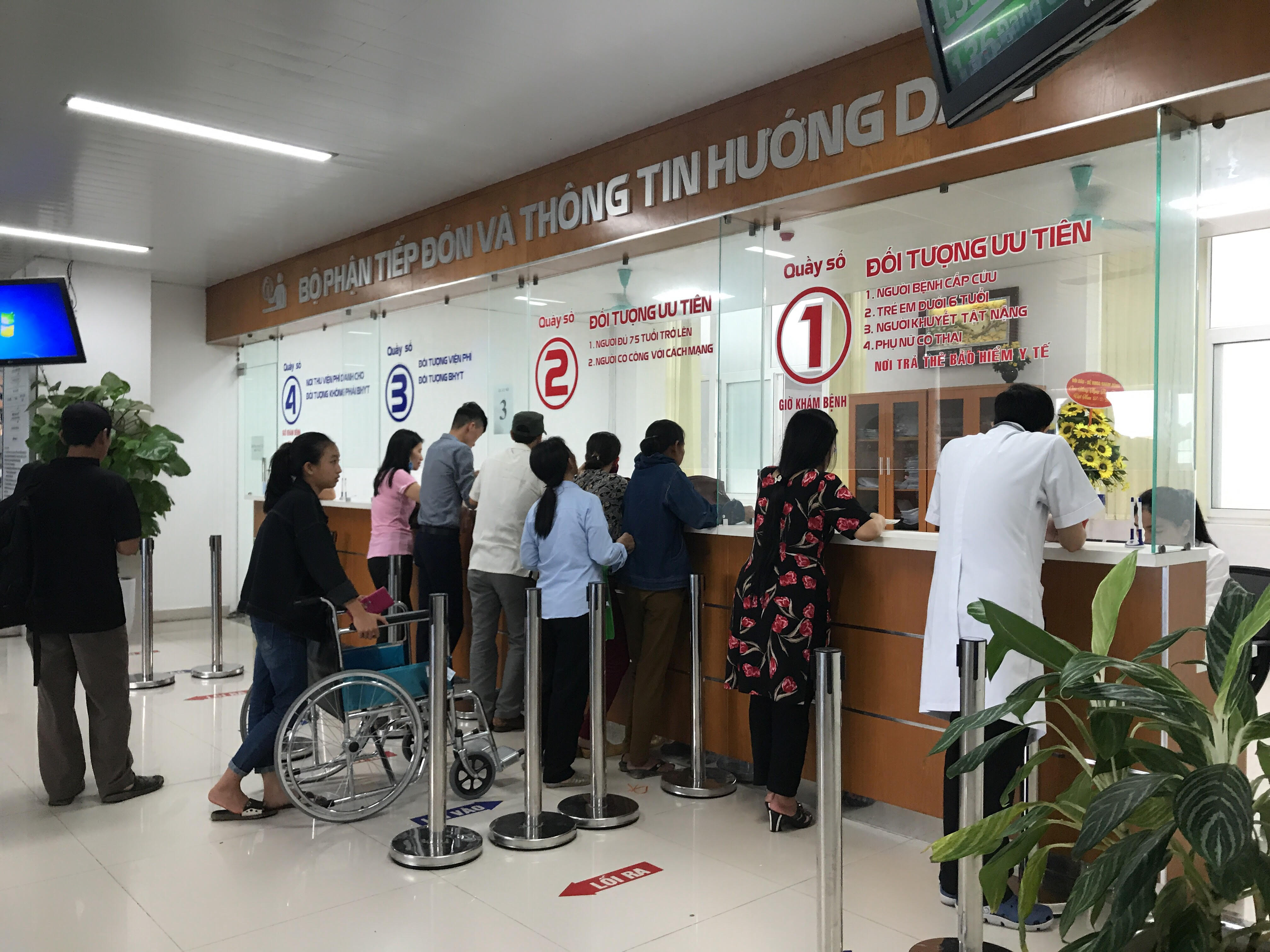 Để y tế cơ sở 'níu chân' người bệnh