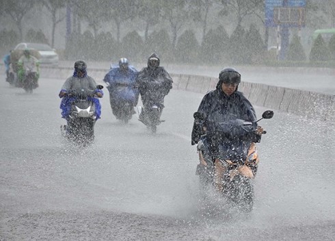 Thời tiết hôm nay: Áp thấp nhiệt đới gây mưa to ở Bắc Bộ và Bắc Trung Bộ