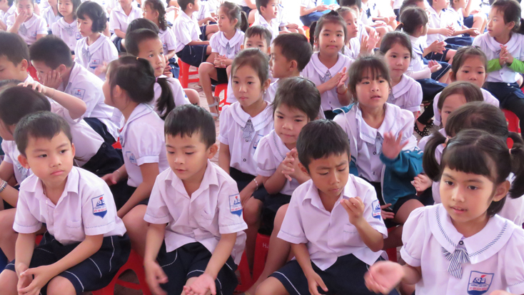 Thực hiện các khoản thu, chi trong cơ sở giáo dục công lập phải dân chủ, công khai