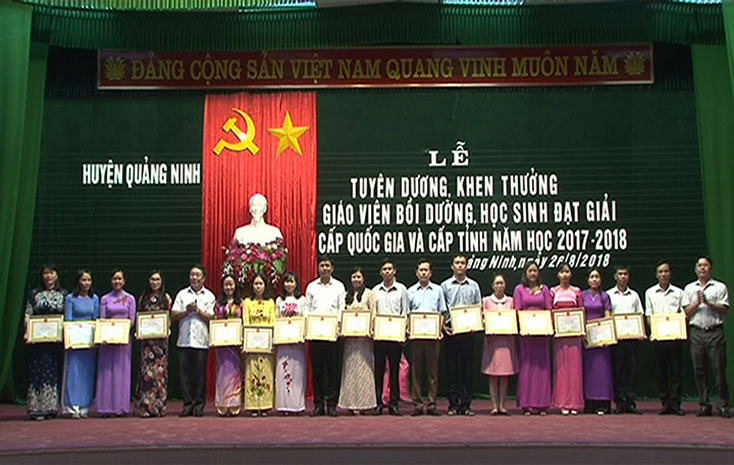 Tuyên dương, khen thưởng giáo viên bồi dưỡng, học sinh đạt giải cấp quốc gia, cấp tỉnh